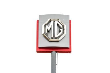 MG logo tabelada beyaz gökyüzü arka plan.