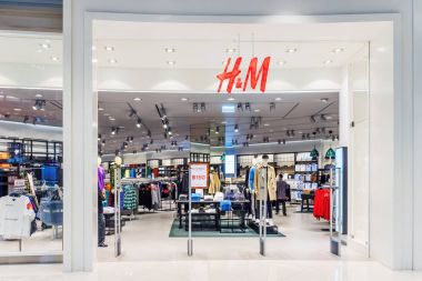 H ve M mağazasında Terminal 21 Korat, Tayland.