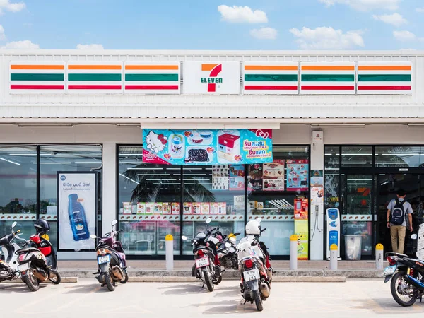 7-Eleven - это удобный магазин — стоковое фото