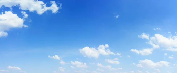 Panorama sky en cloud natuurlijke achtergrond. — Stockfoto