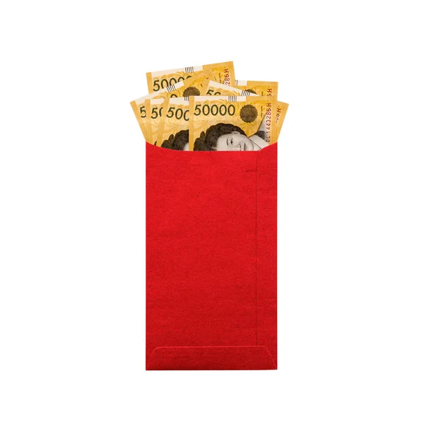 Koreański banknot w czerwonej kopercie na białym tle. — Zdjęcie stockowe