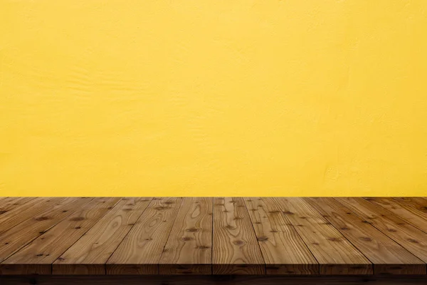 Drewniany Blat Żółtym Tle Ściany — Zdjęcie stockowe
