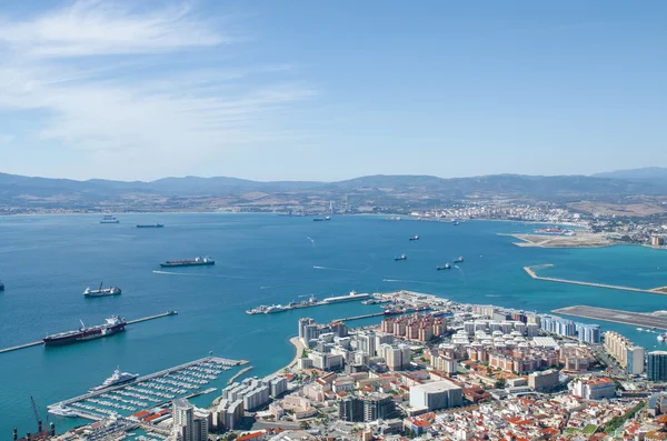 Gibraltar şehir, Cebelitarık Bay veya Algeciras Körfezi genel görünümü.