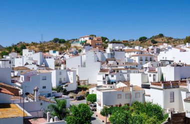 Monda - Andalusia, Güney İspanya, provence Malaga'da tipik beyaz şehir görünümünü