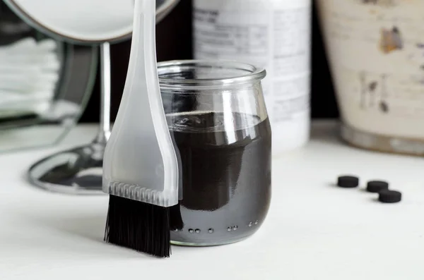 DIY charcoal face mask in a small ceramic bowl. Homemade cosmetics. — Stock Photo, Image