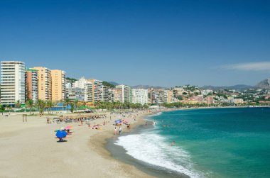 Malagueta Plajı Malaga şehir görünümünü. Andalusia, Costa del Sol, Güney İspanya. 