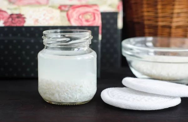 Ev yapımı pirinç suyu - cilt ve saç bakımı için doğal toner. DIY kozmetik. 