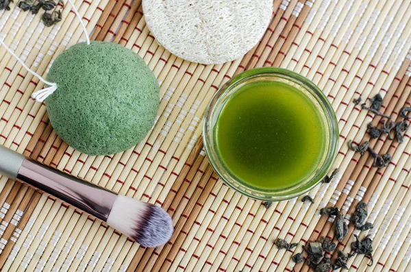 Homemade natural face toner (infusion, tincture) with matcha powder. Diy green tea cosmetics recipe. Top view, copy space — Stock Photo, Image