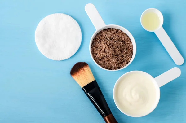 Sour cream (greek yogurt), ground coffee with brown sugar and olive oil in a small scoops. Ingredients for preparing diy masks, scrubs, moisturizers. Homemade cosmetics recipe. Top view, copy space. — Stock Photo, Image