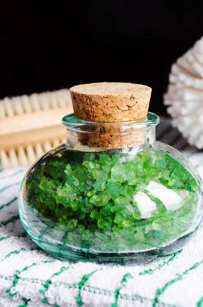 Green aroma bath salts (foot soak) in the vintage glass bottle with cork. Natural beauty treatments. — Stock Photo, Image