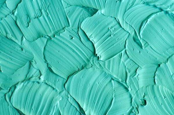 Light blue/green bentonite facial clay (mask, face cream, body wrap) texture close up, selective focus. Abstract turquoise background with brush strokes. — Stock Photo, Image