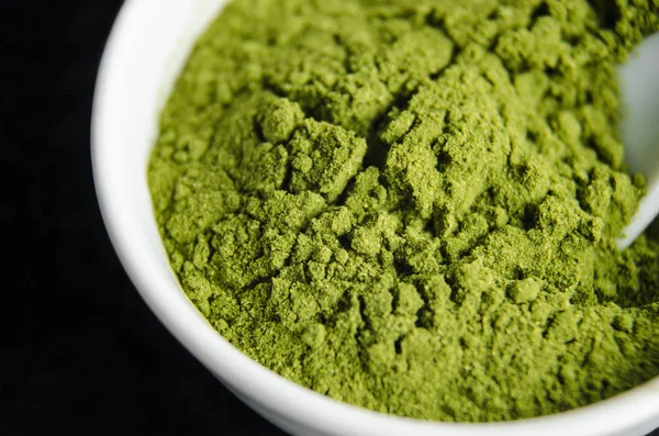 Matcha Grüntee Pulver Einer Weißen Schüssel Aus Nächster Nähe Selektiver — Stockfoto