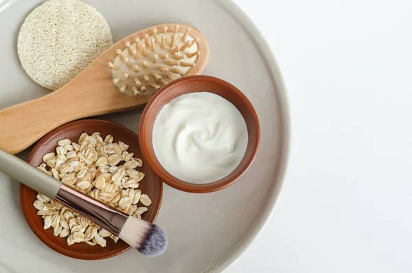 Fresh Greek Yogurt Oatmeal Cosmetic Brush Wooden Hairbrush Natural Beauty — Stock Photo, Image
