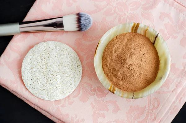 Red Cosmetic Clay Powder Small Onyx Bowl Make Brush Loofah — Stock Photo, Image