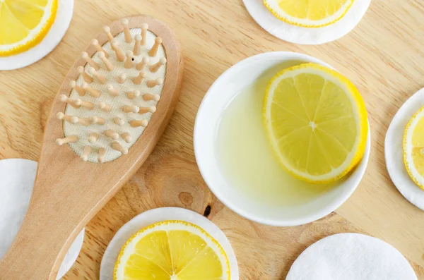 Lemon Juice Lemon Slices Wooden Hairbrush Ingredients Preparing Homemade Hair — Stock Photo, Image