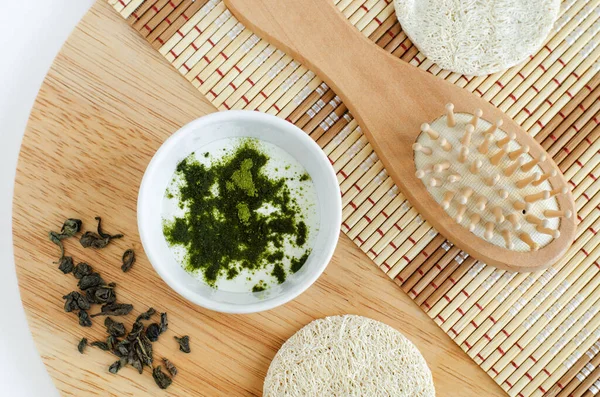 Frischer Joghurt Mit Matcha Pulver Die Kleine Weiße Schüssel Und — Stockfoto