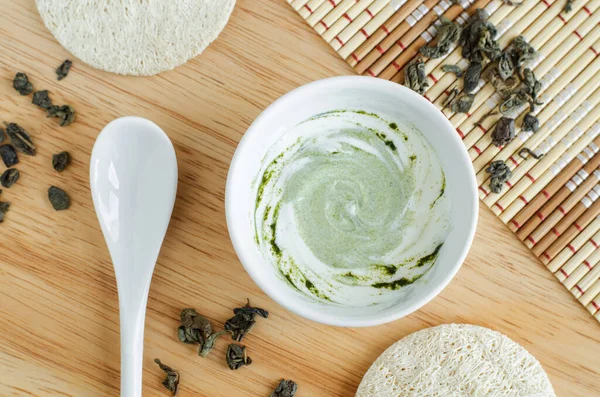 Yogurt Segar Dengan Bubuk Matcha Dalam Mangkuk Putih Kecil Diy — Stok Foto