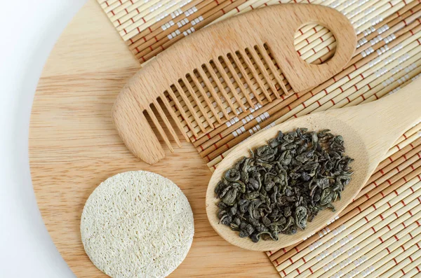 Dry Green Tea Leaves Spoon Wooden Hairbrush Loofah Sponge Natural — Stock Photo, Image