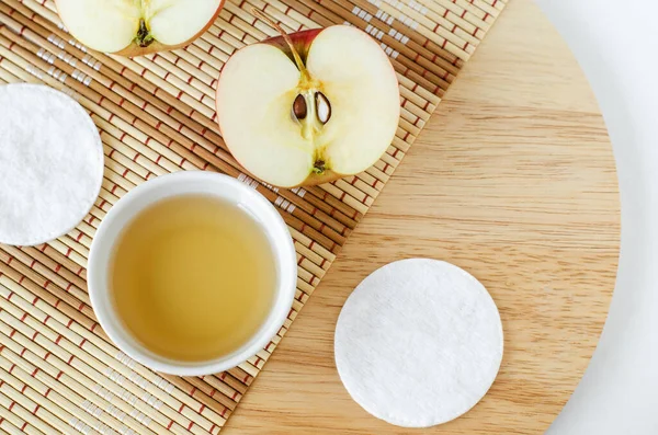 Jablečný Džus Ocet Vatové Polštářky Ingredience Pro Přípravu Domácí Masky — Stock fotografie