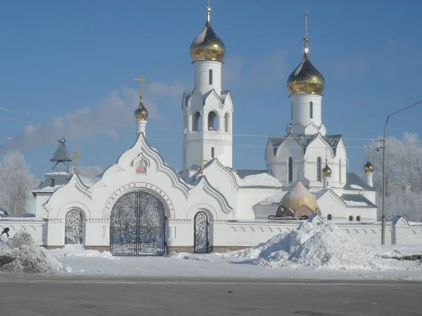 Rusya Novosibirsk Şehri Kışın Ortodoks Kilisesi Buz Sıcaklık Derece Kubbelerin — Stok fotoğraf