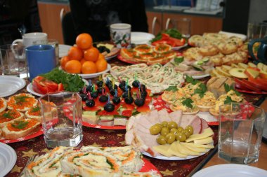 Küçük bir yemek. Servis tablosu