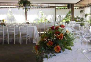 Bir restoranda düğün seti 