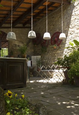 Bar tezgah rustik bir restoranın açık havada geleneksel 