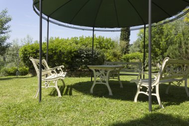 Açık bir çardağın yakın yukarı  