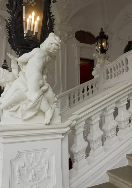 Grand escalier blanc du Schloss Belvedere à Vienne — Photo