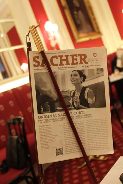 Zblízka Hotel Sacher papíru v hotelové interiéry — Stock fotografie