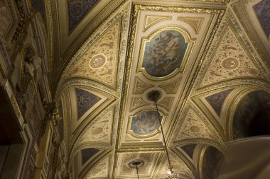 Freskli ve altın süslemeli Viyana Opera Evi süs tavan 