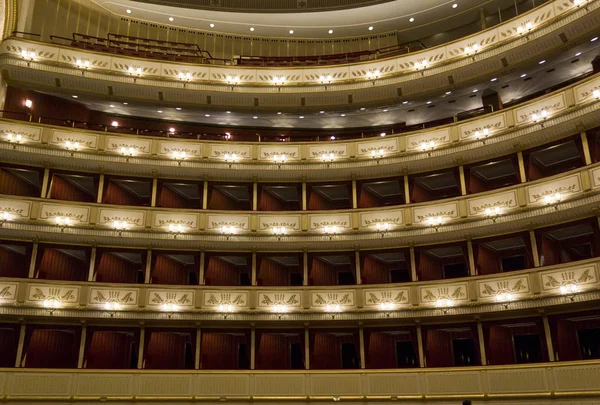 Інтер'єр Віденські Staatsoper, Віденський оперний театр — стокове фото