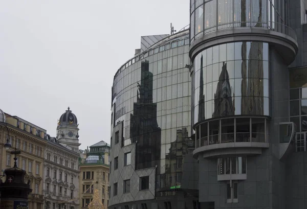 Edificio Haas Haus en Viena durante el día en primer plano — Foto de Stock