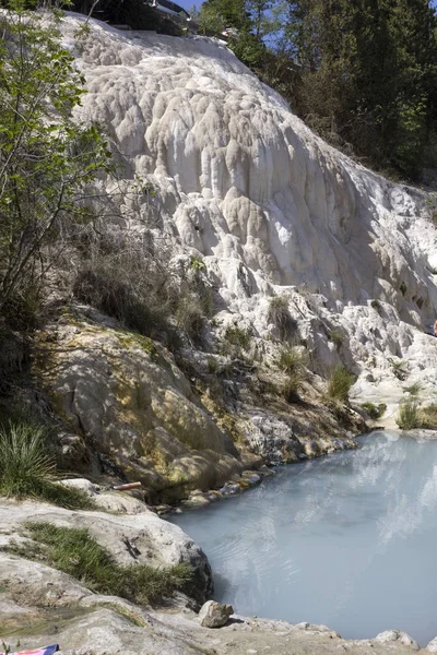 Бесплатный бассейн горячих источников Баньи-Сан-Филиппо в Италии — стоковое фото
