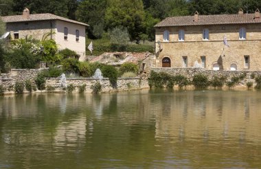 Bagno Vignoni Ortaçağ kenti ile onun kare ile Kaplıca Termal su, Toskana, Ital y