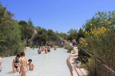 Bagno Vignoni Toskana ücretsiz alanında banyo ople 