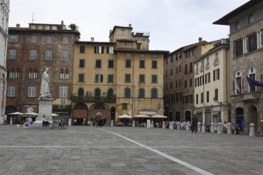 Gün görünümü Saint Michael Meydanı Lucca, İtalya 
