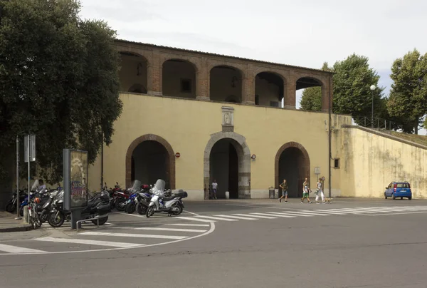Portão de entrada da cidade fortificada Lucca, Itália — Fotografia de Stock