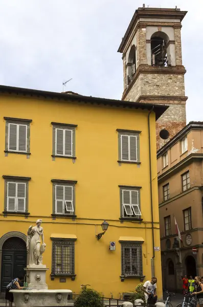 Piazza del Salvatore a Lucca — Foto Stock