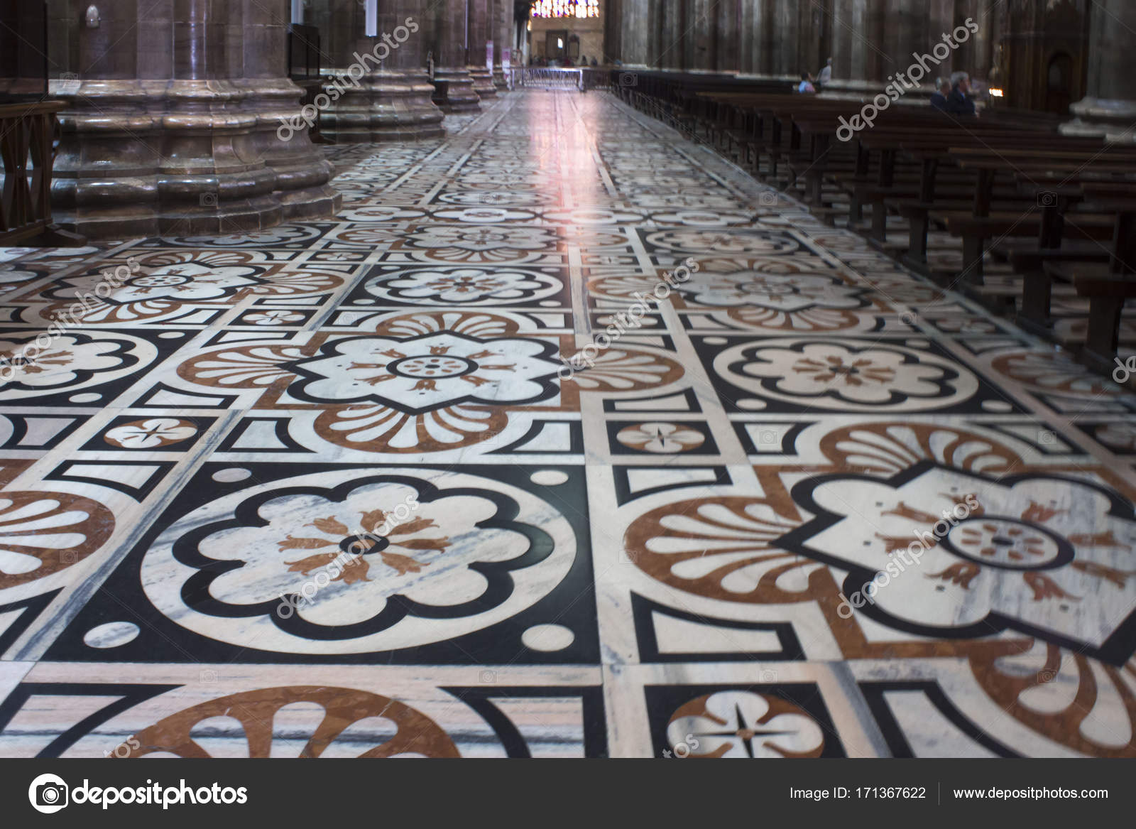 Interno Cattedrale del Duomo a Milano — Foto Editoriale Stock ... Interno Cattedrale del Duomo a Milano — Foto Editoriale Stock ...