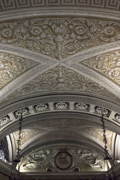 Ceiling detail of the crypt under the Duomo Cathedral in Milan, Italy — Stock Photo, Image