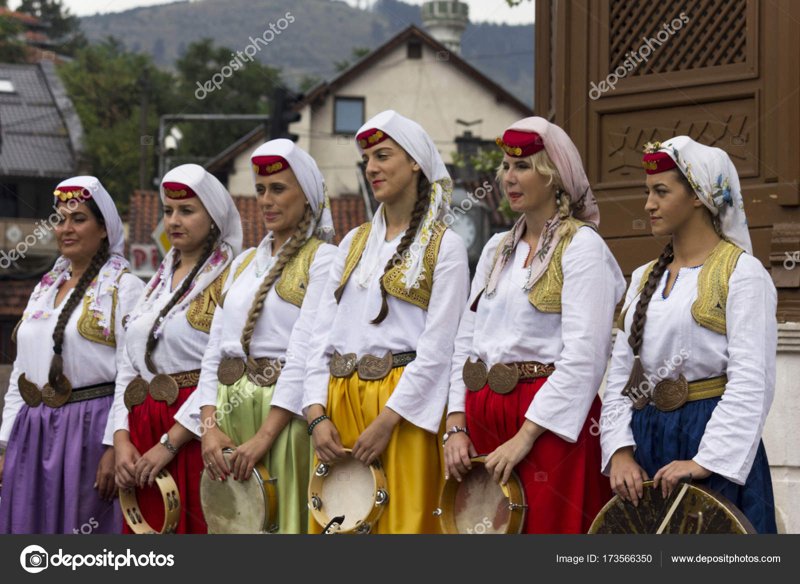 Sarajevo Bosnia Herzegovina August 2017 Group Traditional Dressed Bosnian  Girls – Stock Editorial Photo © greta6 #173566350