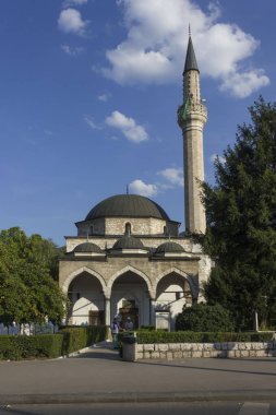 Sarajevo, Bosna Hersek - 18 Ağustos 2017: Ali Paşa Camii'nde Saraybosna, yaz sezonu sırasında gün zaman