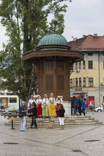 Sarajevo Bosnia Erzegovina Agosto 2017 Donne Che Indossano Abiti Etnici — Foto Stock