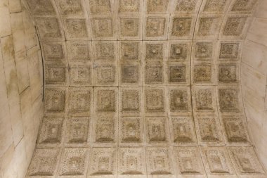 Split, Hırvatistan - 11 Ağustos 2017: Kesonlu tavan Hırvat Diocletian Sarayı, UNESCO Dünya Miras Listesi