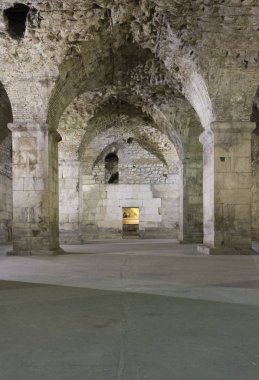 Split, Hırvatistan - 11 Ağustos 2017: Antik duvarlar Diocletian Sarayı Split, etrafta kimse yok