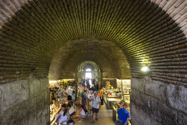Split Croacia Agosto 2017 Mercado Subterráneo Del Palacio Diocleciano Split — Foto de Stock