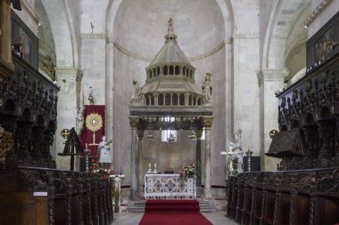 Trogir, Hırvatistan - 12 Ağustos 2017: İç St.Lawrence Trogir, Hırvatistan Katedrali