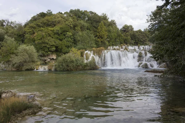 その風光明媚な滝とクルカ クロアチアのシベニク クロアチア 2017 国立パークランド — ストック写真