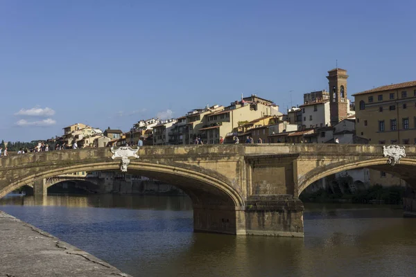 フィレンツェ イタリア 2013 三位フィレンツェ Spaning アルノ川の橋の一日を争う — ストック写真